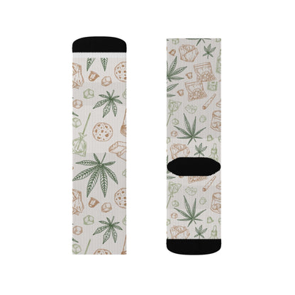 Retro Weed Socks feature white fabric with black toes and cuffs, decorated with green cannabis leaves, pizza slices, and snacks—making them a perfect fun 420 gift.